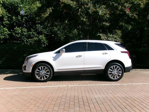 Used 2022 Cadillac XT5 Luxury w/ LPO, Radiant Package FWD image 4