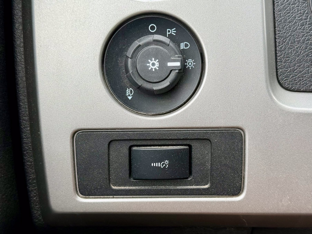 Used 2014 Ford F150 FX4 w/ Equipment Group 402A Luxury AWD/4WD image 21