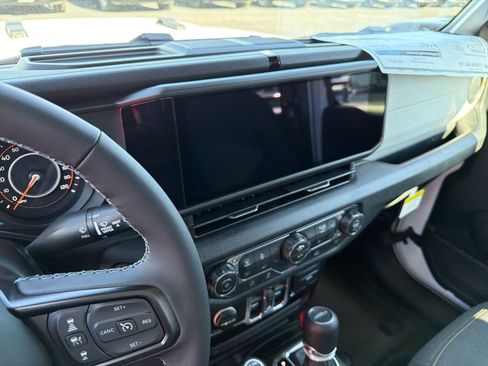 New 2026 Jeep Gladiator Sport AWD/4WD image 22