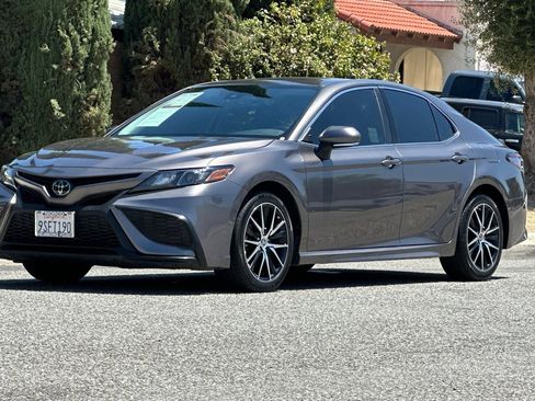 Used 2023 Toyota Camry SE FWD image 8