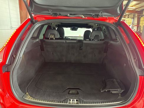 Used 2016 Volvo XC60 T6 R-Design Platinum w/ Climate Package image 18