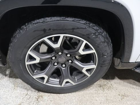 Used 2024 Jeep Wagoneer L Series III w/ Flexible Seating Group image 8