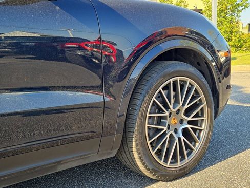 Used 2023 Porsche Cayenne Platinum Edition image 11