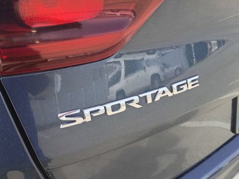 Used 2022 Kia Sportage LX FWD image 11