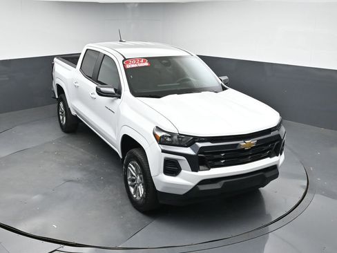 Used 2024 Chevrolet Colorado LT image 39