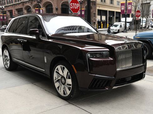 Used 2025 Rolls-Royce Cullinan image 3