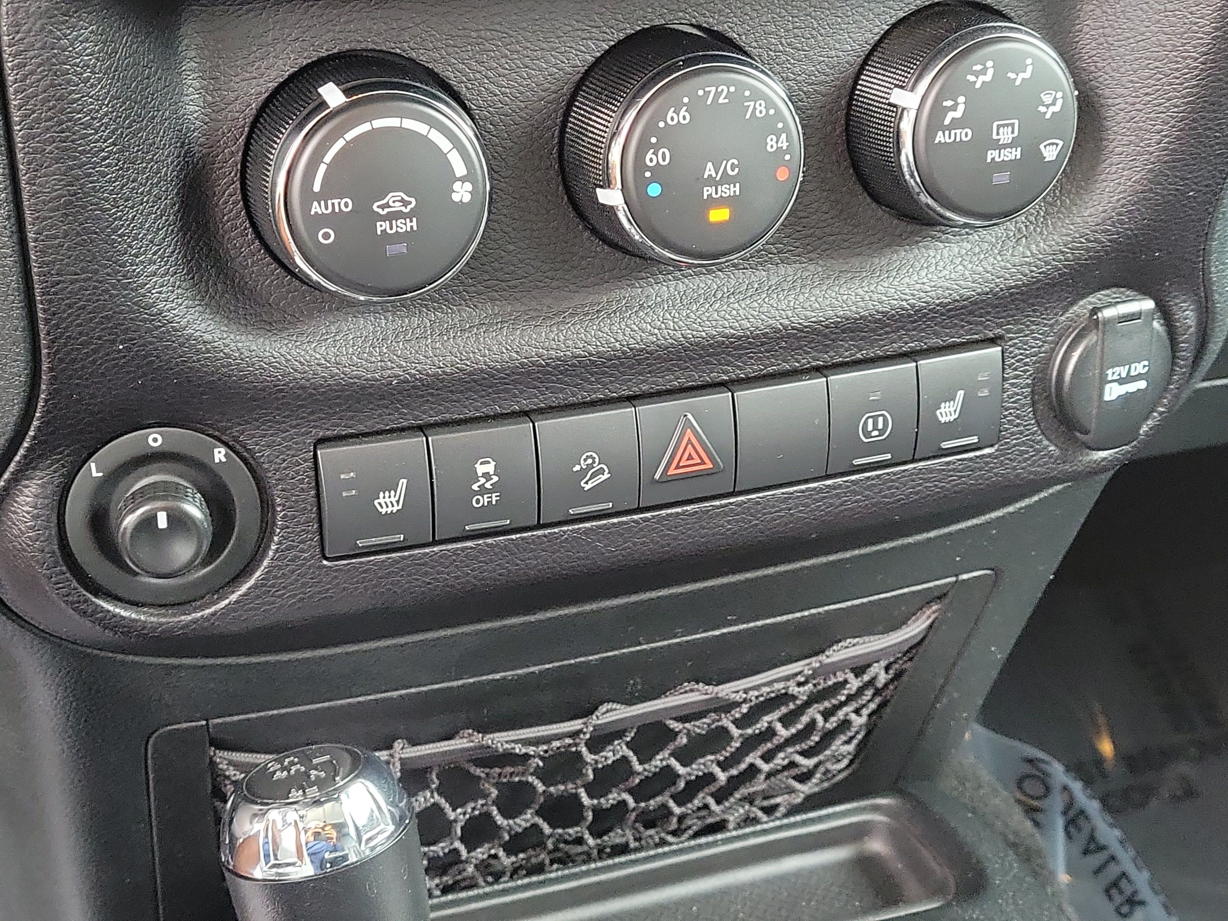 Used 2018 Jeep Wrangler Unlimited Sahara AWD/4WD image 22