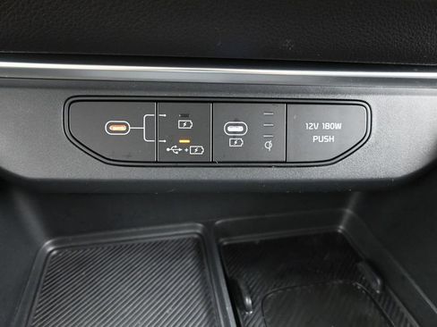 Certified 2025 Kia Carnival SX Prestige FWD image 33