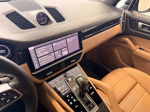 Certified 2021 Porsche Cayenne AWD/4WD image 18