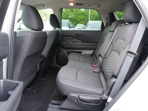 Used 2025 Nissan Pathfinder SV AWD/4WD image 5