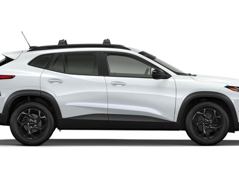 New 2026 Chevrolet Trax LT w/ Midnight Edition FWD image 3