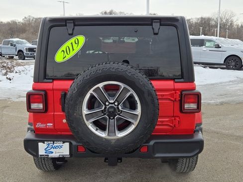 Used 2019 Jeep Wrangler Unlimited Sahara image 12