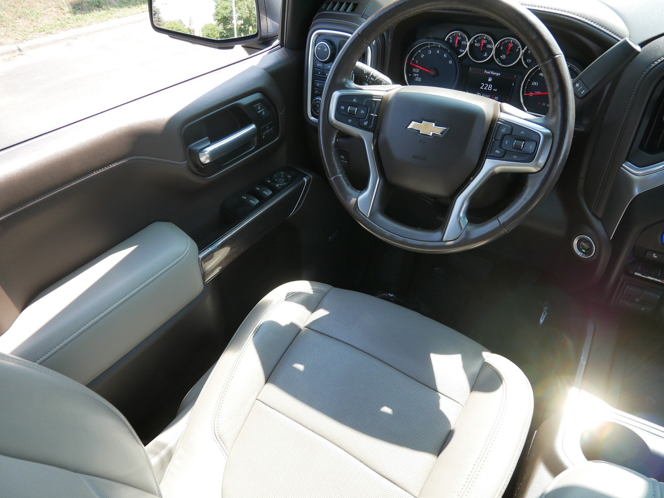 Used 2019 Chevrolet Silverado 1500 LTZ w/ LTZ Plus Package AWD/4WD image 9