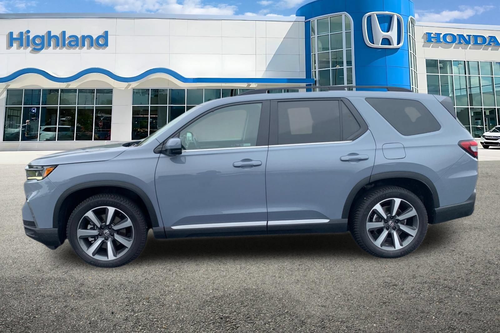 Used 2025 Honda Pilot Elite image 2