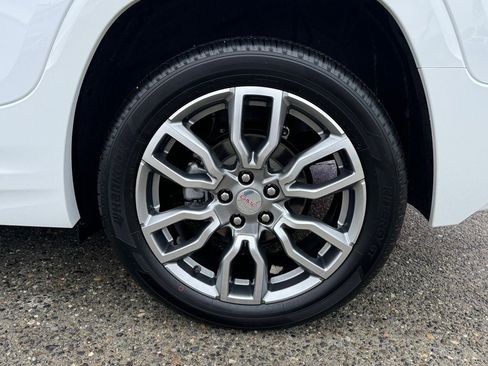 Used 2024 GMC Terrain Denali image 4