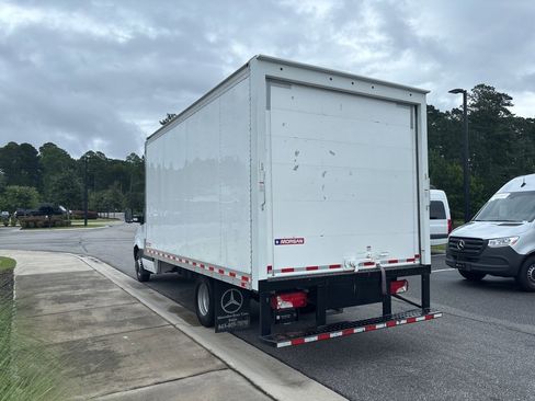 Used 2021 Freightliner Sprinter 3500 image 5