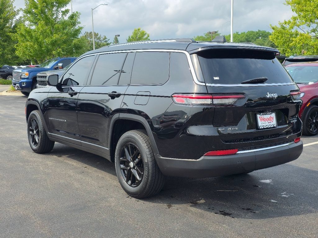Used 2022 Jeep Grand Cherokee L Laredo w/ Luxury Tech Group I AWD/4WD image 10