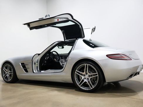 Used 2012 Mercedes-Benz SLS AMG Coupe image 6