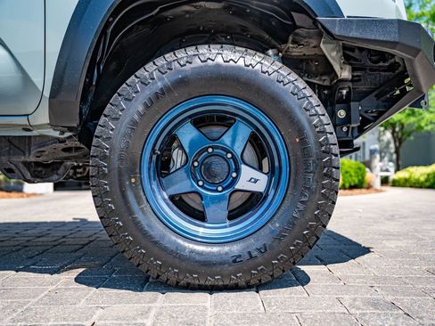 Used 2022 Toyota Tacoma TRD Off-Road AWD/4WD image 12