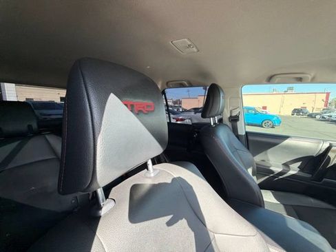 Used 2020 Toyota 4Runner TRD Off-Road Premium AWD/4WD image 26