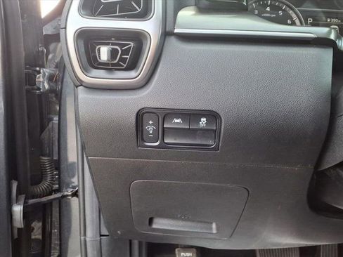 Used 2023 Kia Sorento LX image 19