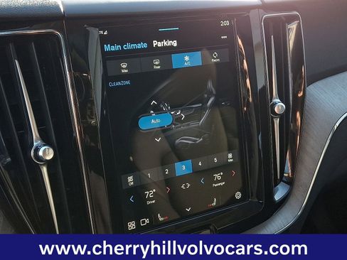 Certified 2025 Volvo XC60 B5 Plus image 17
