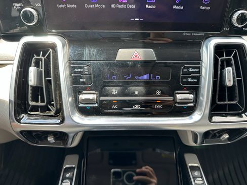 Used 2022 Kia Sorento SX image 16