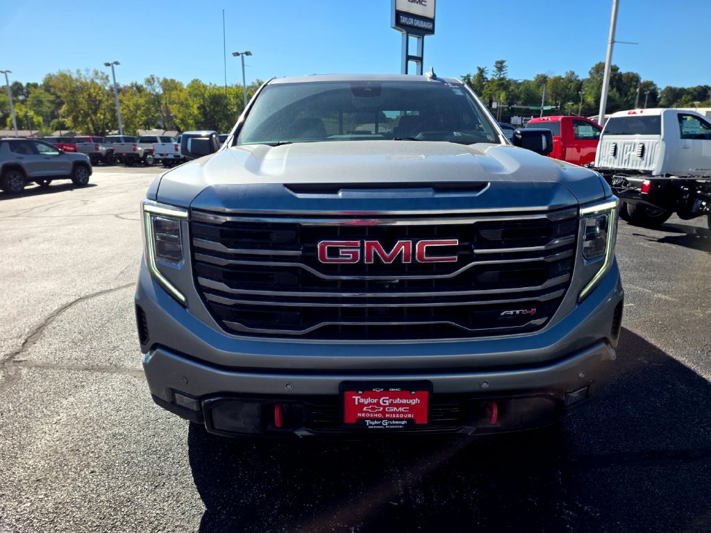 Used 2024 GMC Sierra 1500 AT4 w/ Technology Package AWD/4WD image 3