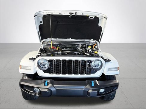 Certified 2024 Jeep Wrangler Unlimited AWD/4WD image 22