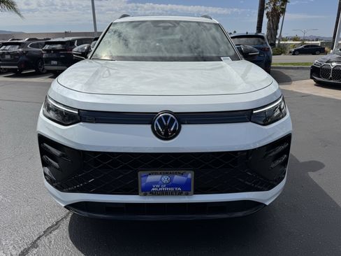 Used 2025 Volkswagen Tiguan SE R-Line FWD image 3