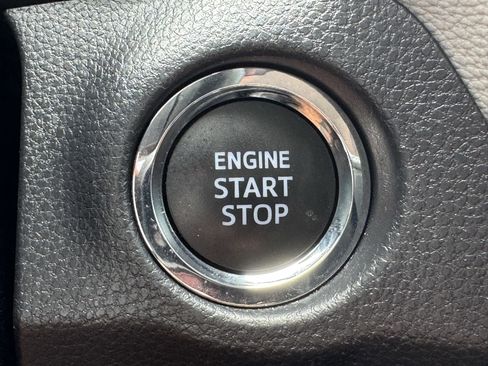 Used 2025 Toyota RAV4 XLE FWD image 23