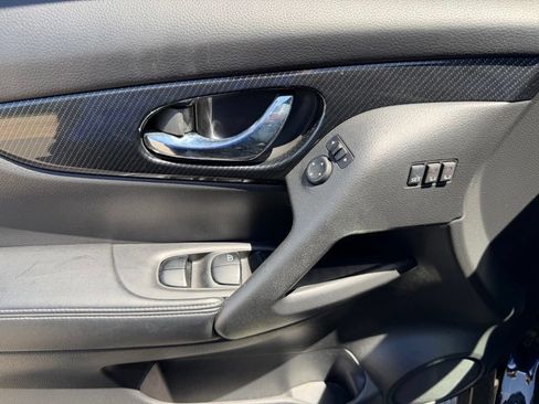 Used 2018 Nissan Rogue SL w/ Premium Package AWD/4WD image 18