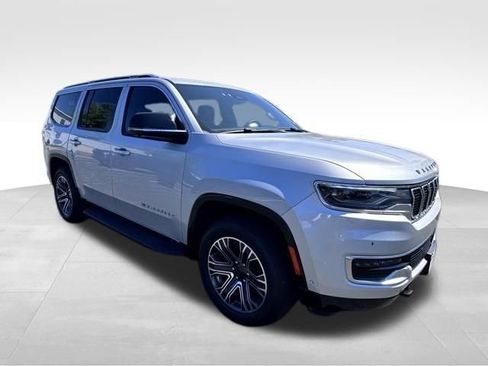 Used 2024 Jeep Wagoneer 4WD w/ Premium Group I image 9