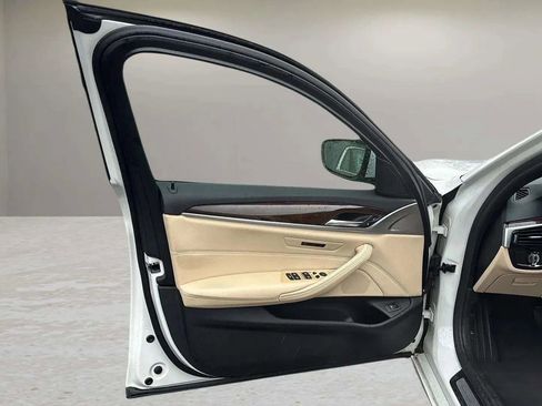 Used 2019 BMW 530i w/ Convenience Package image 9