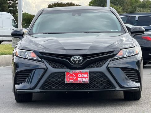 Used 2019 Toyota Camry SE FWD image 11