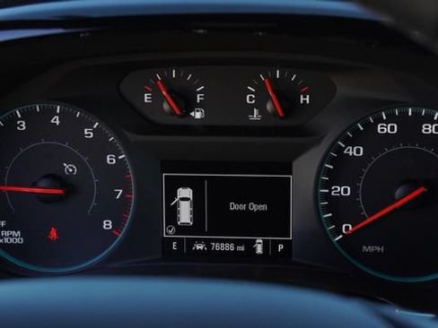 Used 2023 Chevrolet Traverse LT FWD image 34