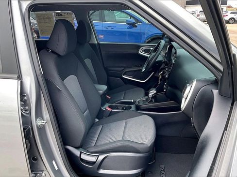 Certified 2022 Kia Soul LX w/ Technology Package image 7
