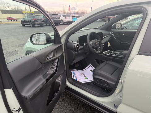 New 2026 Chevrolet Equinox LT w/ Convenience Package II image 8