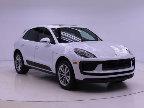Used 2025 Porsche Macan image 9