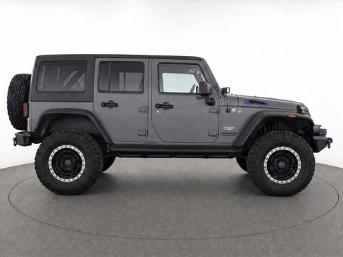 Used 2014 Jeep Wrangler Unlimited Sahara w/ Max Tow Package AWD/4WD image 4