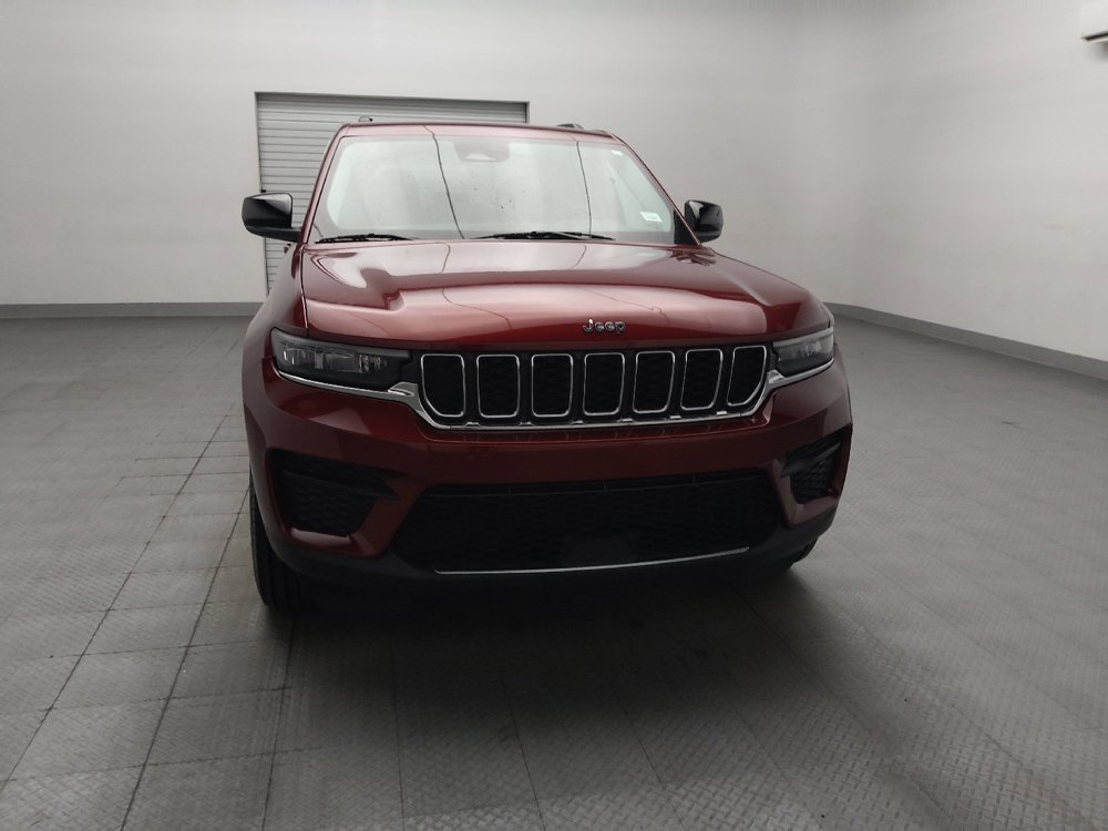 Used 2024 Jeep Grand Cherokee Laredo RWD image 14