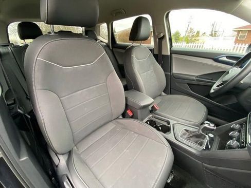 Used 2024 Volkswagen Taos SE FWD image 17