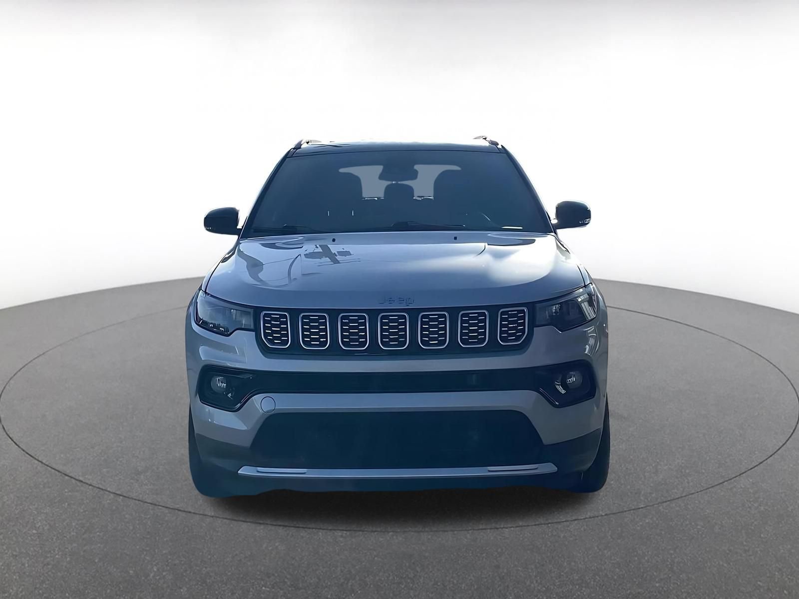 Used 2025 Jeep Compass Limited AWD/4WD image 4