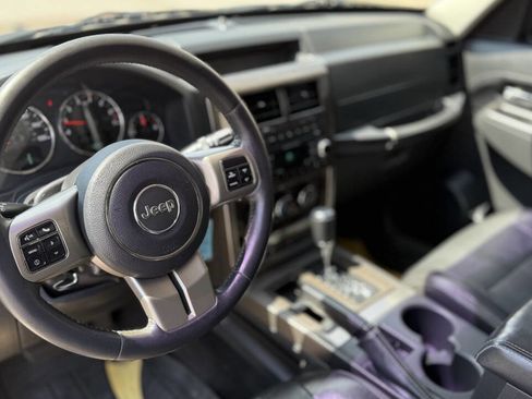 Used 2012 Jeep Liberty Limited Jet image 12