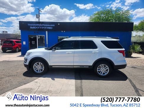 Used 2017 Ford Explorer XLT FWD image 1