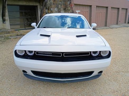 Used 2017 Dodge Challenger SXT RWD image 4