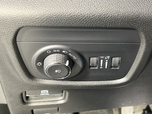 Used 2023 Jeep Grand Cherokee Limited w/ Trailer Tow Prep Group (B) AWD/4WD image 10