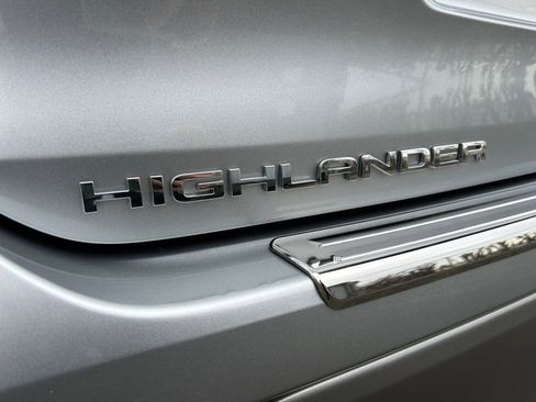 Used 2022 Toyota Highlander Platinum image 32