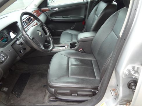 Used 2009 Chevrolet Impala LT w/ Luxury Edition Package image 8