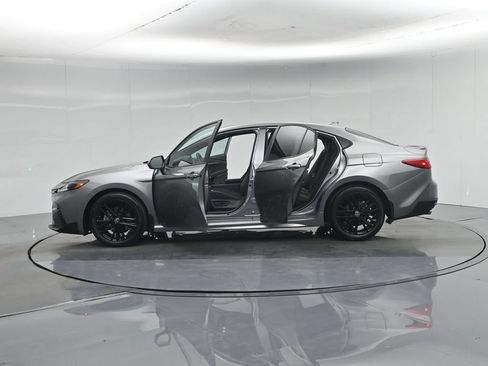 Used 2025 Toyota Camry SE FWD image 4